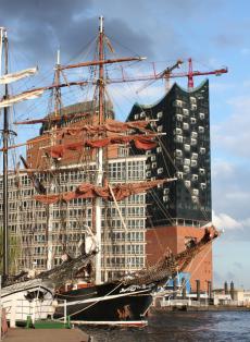 Hamburger Hafengeburtstag 2024: Tages- und Abendfahrten